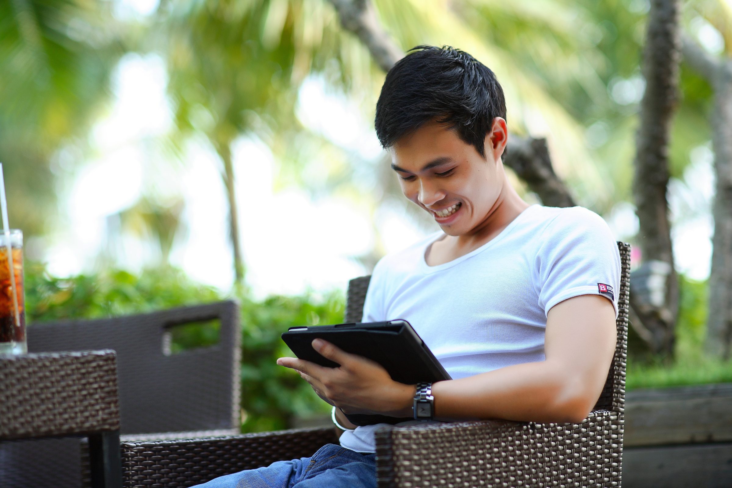 Person working online in a flexible learning environment